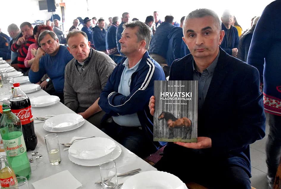 SKUPŠTINA KONJOGOJSKE UDRUGE VALLIS AUREA: Konjogojci imali niz  nastupa na priredbama i izložbama, a najavljuju povratak vožnje kočijom