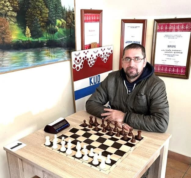 [FOTO] Pobjednik Pejo Martić iz Šahovskog kluba „Brestovac“