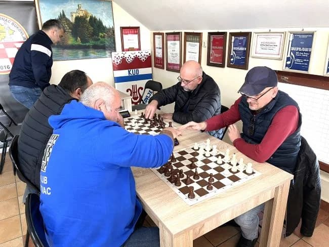[FOTO] Pobjednik Pejo Martić iz Šahovskog kluba „Brestovac“