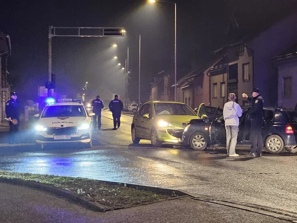 Jedna osoba ozlijeđena u prometnoj nesreći u Vidovcima