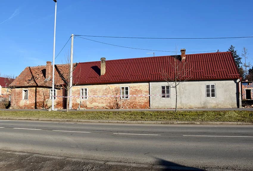 MIJENJAJU SE VIZURE POŽEGE: Rušenje naselja Družina /FOTO/
