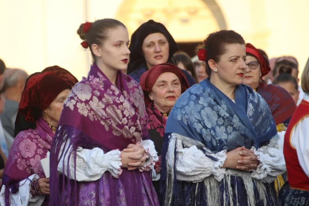 [FOTO] Svečano misno slavlje uoči Male Gospe okupilo brojne vjernike u Kutjevu