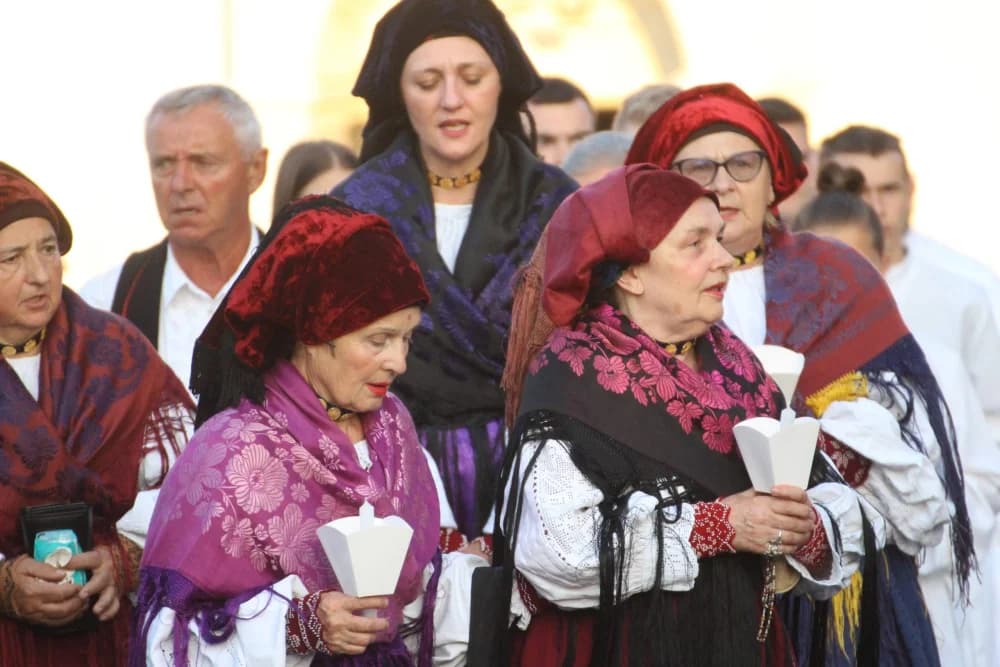 [FOTO] Svečano misno slavlje uoči Male Gospe okupilo brojne vjernike u Kutjevu