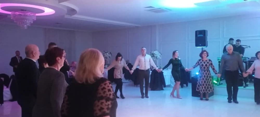 UGODNA VEČER LOVACA I PRIJATELJA: Supruge lovaca požeškog Sokolovca i sve njihove gošće dobile na poklon popularne čokolade!