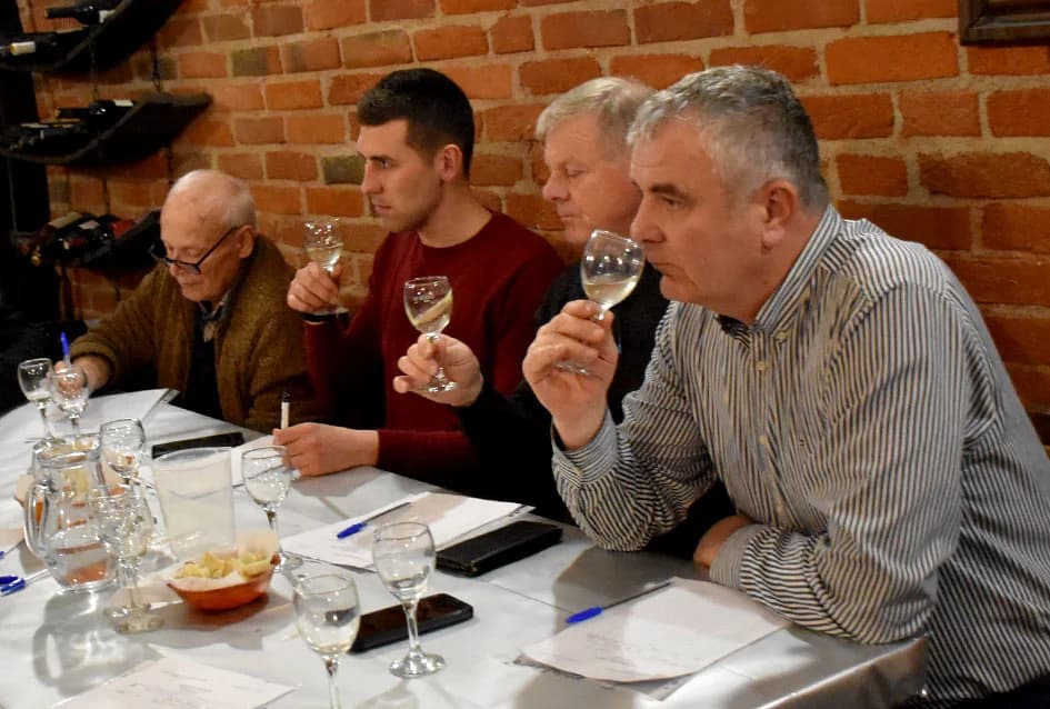 ZIMSKA ŠKOLA UDRUGE „VINO-KAP“ IZ KAPTOLA: Ocjenjivanje vina članova Udruge
