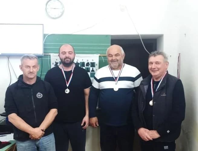 ŠAHOVSKI TURNIR „SRIJEDOM U BRESTOVCU“ : Pobjednik Pejo Martić, drugi Matej Bušić, treći Branimir Miljević