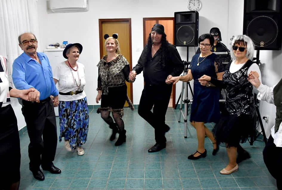 MASKENBAL MATICE UMIROVLJENIKA VELIKA: Rasplesani ulazak u korizmu i proslava Valentinova