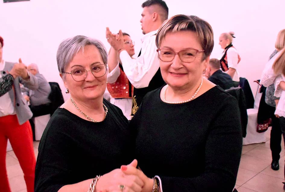 GRANIČARSKO ŠOKAČKO SIJELO U ZAGRAĐU: Tamburaši Satir počastili županicu Jozić Bećarcem, a šarenilo ljepote nošnji i pjesme razveselilo posjetitelje