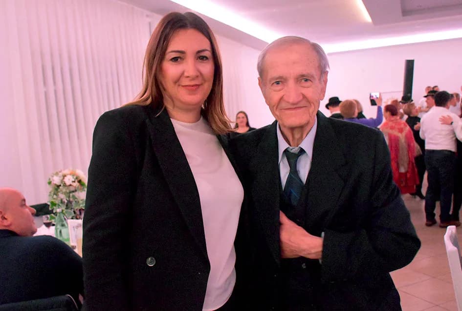 GRANIČARSKO ŠOKAČKO SIJELO U ZAGRAĐU: Tamburaši Satir počastili županicu Jozić Bećarcem, a šarenilo ljepote nošnji i pjesme razveselilo posjetitelje