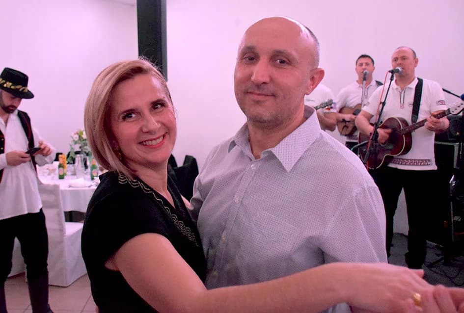 GRANIČARSKO ŠOKAČKO SIJELO U ZAGRAĐU: Tamburaši Satir počastili županicu Jozić Bećarcem, a šarenilo ljepote nošnji i pjesme razveselilo posjetitelje