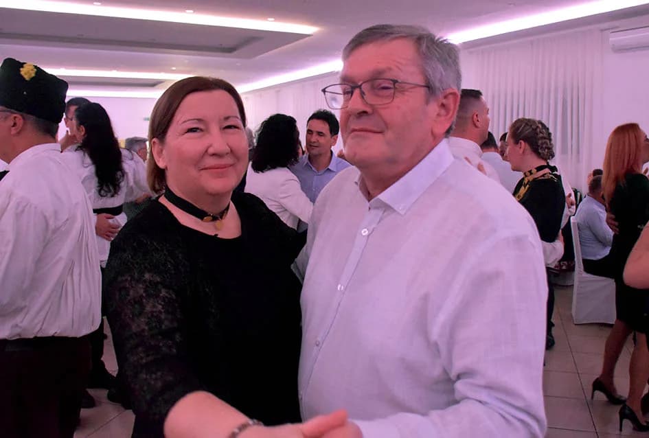 GRANIČARSKO ŠOKAČKO SIJELO U ZAGRAĐU: Tamburaši Satir počastili županicu Jozić Bećarcem, a šarenilo ljepote nošnji i pjesme razveselilo posjetitelje