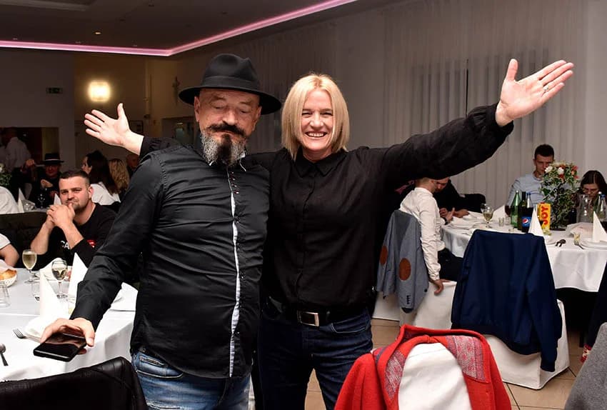 GRANIČARSKO ŠOKAČKO SIJELO U ZAGRAĐU: Tamburaši Satir počastili županicu Jozić Bećarcem, a šarenilo ljepote nošnji i pjesme razveselilo posjetitelje