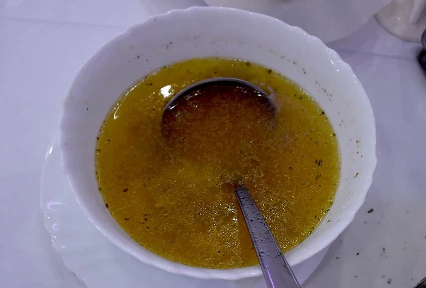 GRANIČARSKO ŠOKAČKO SIJELO U ZAGRAĐU: Tamburaši Satir počastili županicu Jozić Bećarcem, a šarenilo ljepote nošnji i pjesme razveselilo posjetitelje