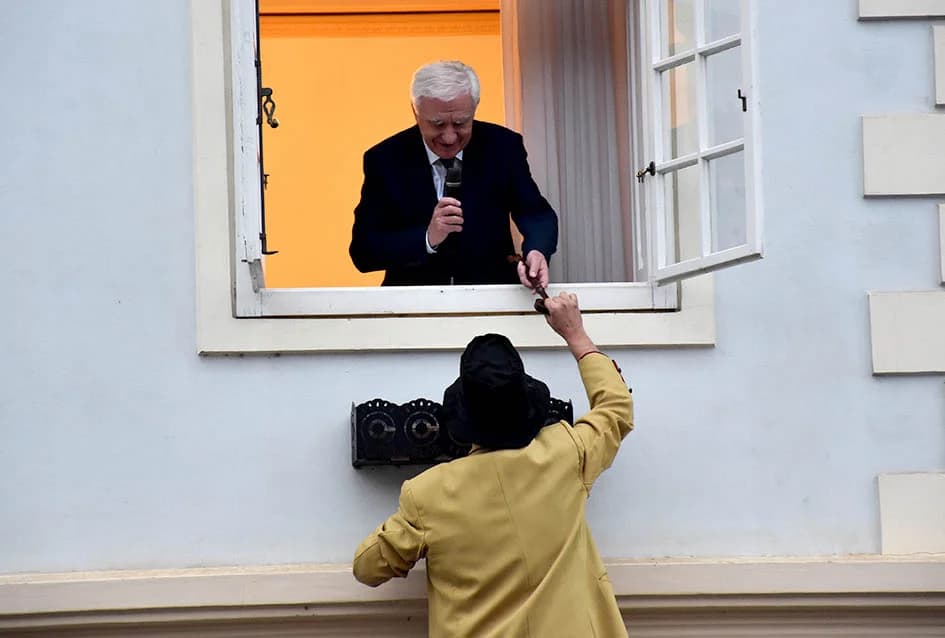 (FOTOGALERIJA) Maškare preuzele vlast u Požegi: ʼPripazite na punu gradsku blagajnuʼ
