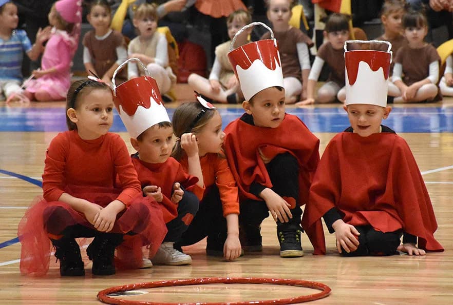 (FOTOGALERIJA) Maškare preuzele vlast u Požegi: ʼPripazite na punu gradsku blagajnuʼ