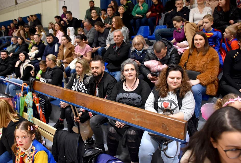 (FOTOGALERIJA) Maškare preuzele vlast u Požegi: ʼPripazite na punu gradsku blagajnuʼ