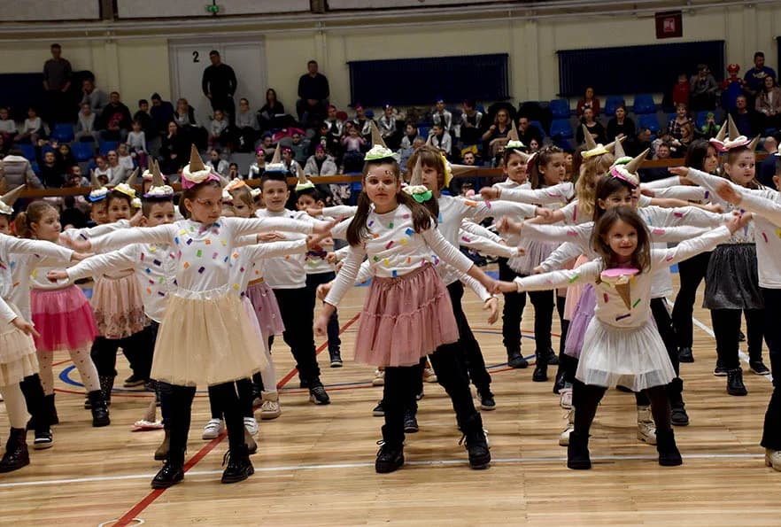 (FOTOGALERIJA) Maškare preuzele vlast u Požegi: ʼPripazite na punu gradsku blagajnuʼ