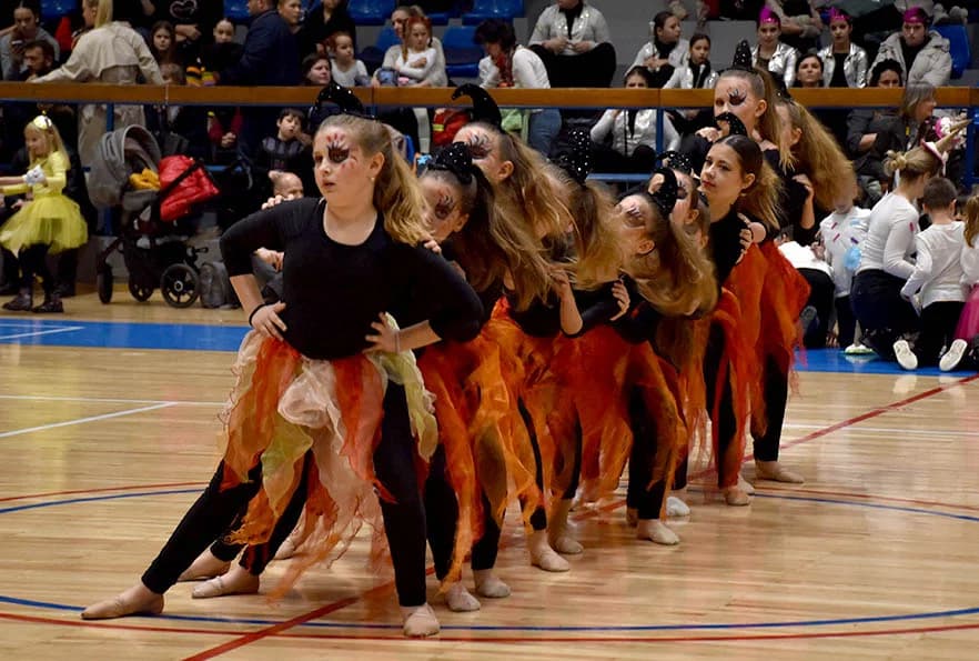 (FOTOGALERIJA) Maškare preuzele vlast u Požegi: ʼPripazite na punu gradsku blagajnuʼ