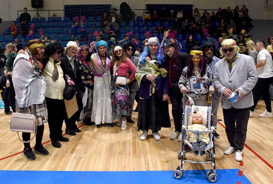 (FOTOGALERIJA) Maškare preuzele vlast u Požegi: ʼPripazite na punu gradsku blagajnuʼ