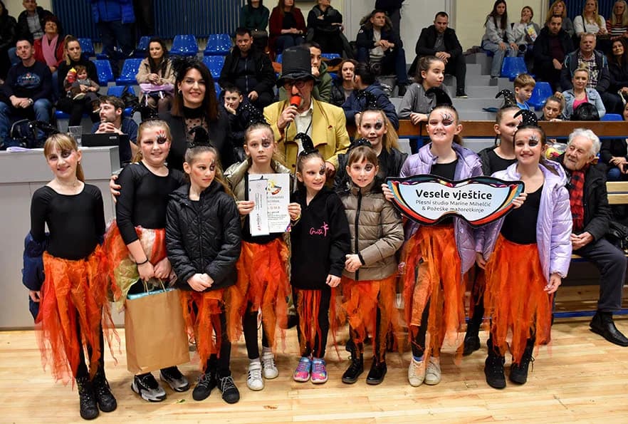 (FOTOGALERIJA) Maškare preuzele vlast u Požegi: ʼPripazite na punu gradsku blagajnuʼ