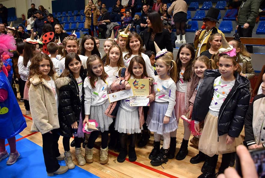(FOTOGALERIJA) Maškare preuzele vlast u Požegi: ʼPripazite na punu gradsku blagajnuʼ