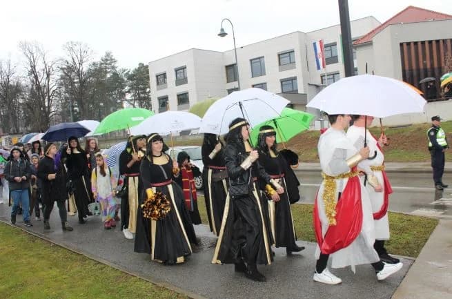 MAŠKARE U PLETERNICI: Zanimljiv i sadržajan zabavni program u dvorani Terra Panonica