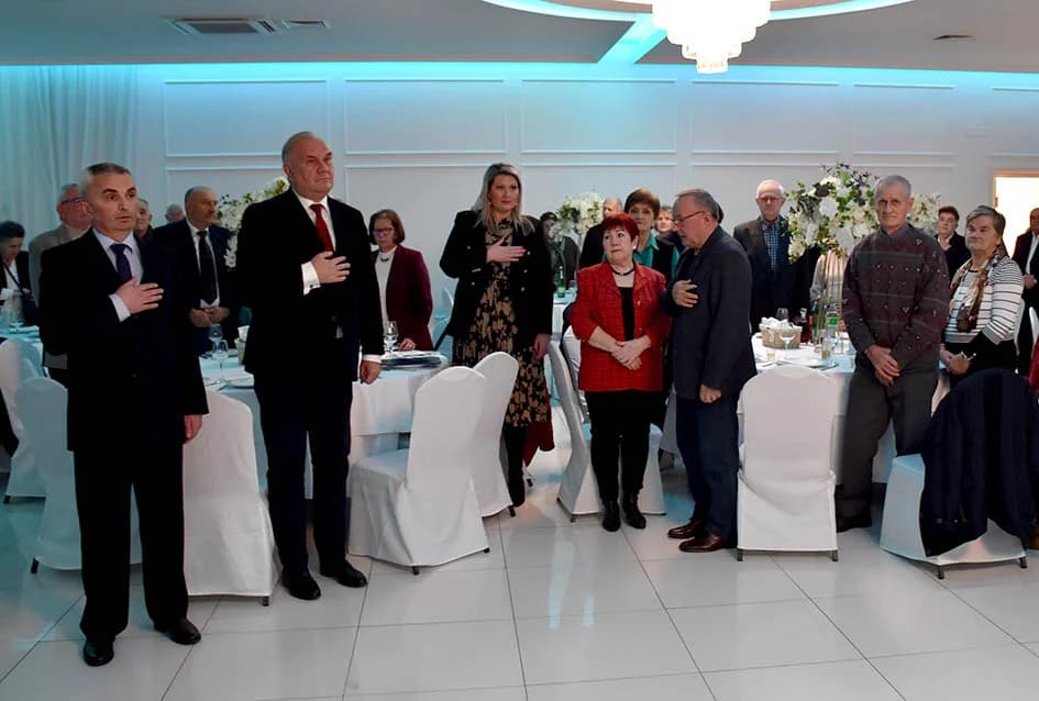 Zaplesali parovi sa 50 i više godina braka