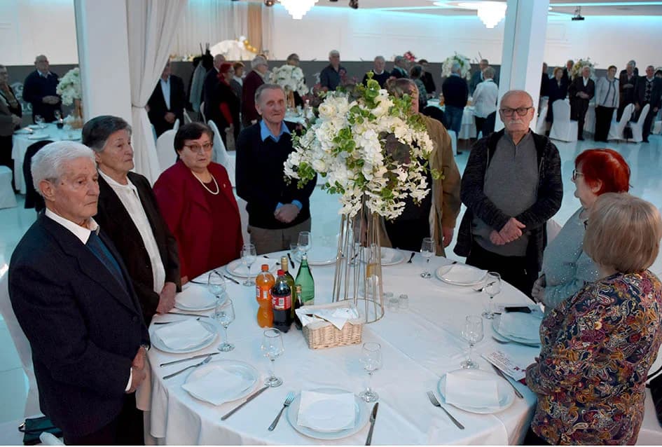 Zaplesali parovi sa 50 i više godina braka