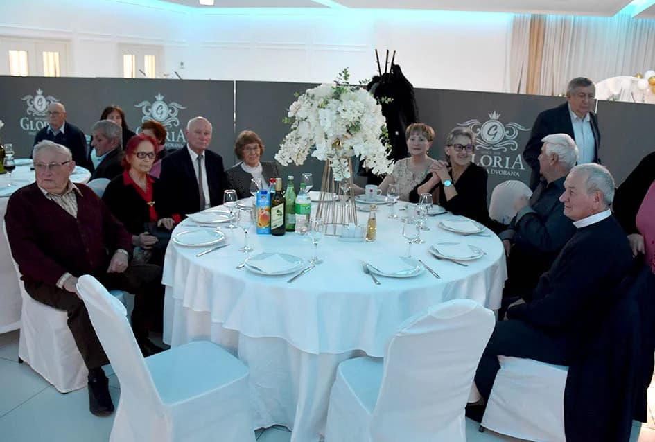 Zaplesali parovi sa 50 i više godina braka