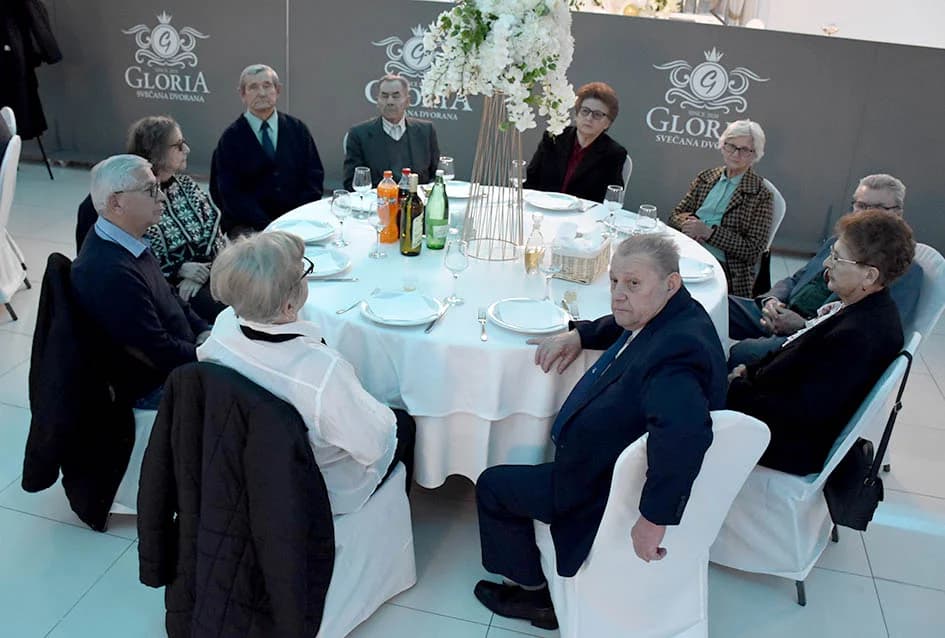 Zaplesali parovi sa 50 i više godina braka