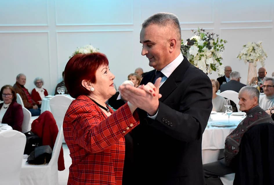 Zaplesali parovi sa 50 i više godina braka
