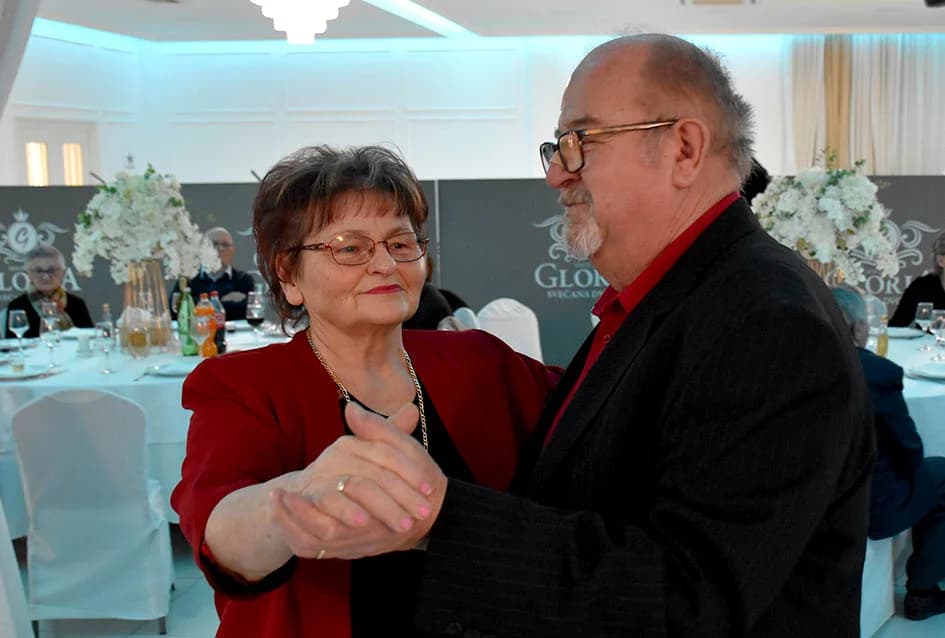 Zaplesali parovi sa 50 i više godina braka