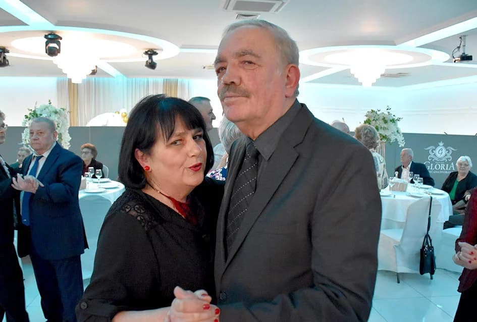 Zaplesali parovi sa 50 i više godina braka