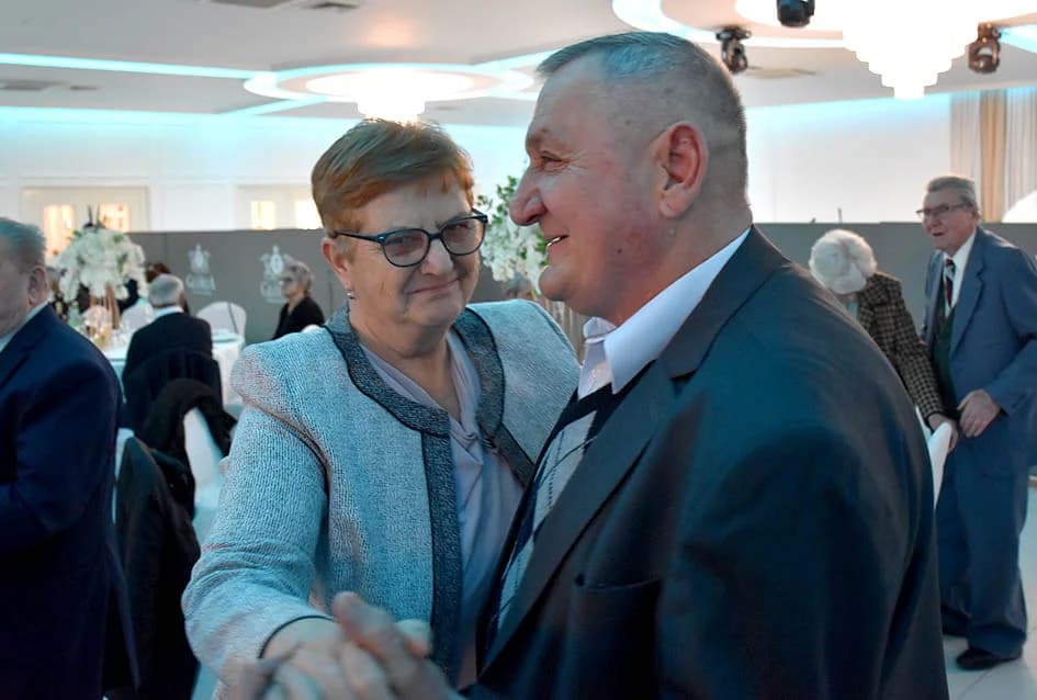 Zaplesali parovi sa 50 i više godina braka