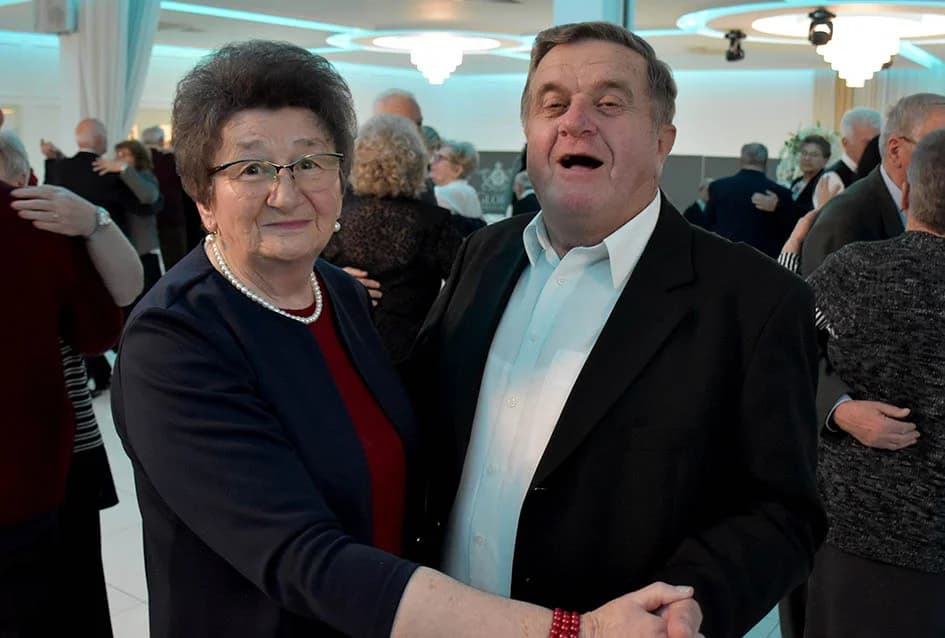 Zaplesali parovi sa 50 i više godina braka