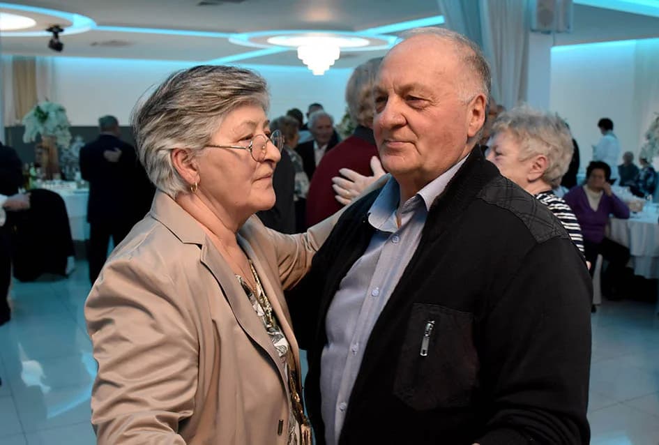 Zaplesali parovi sa 50 i više godina braka