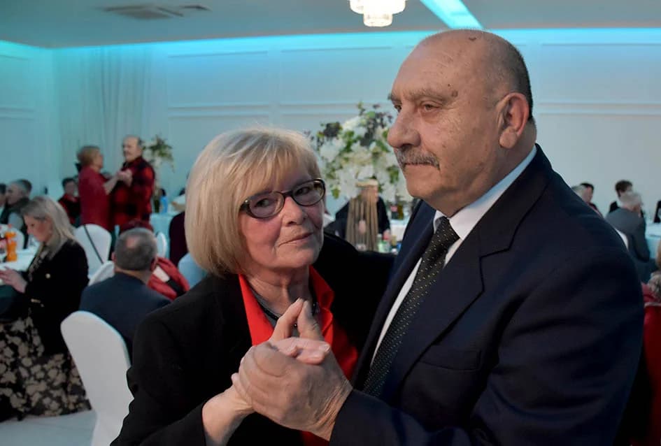 Zaplesali parovi sa 50 i više godina braka