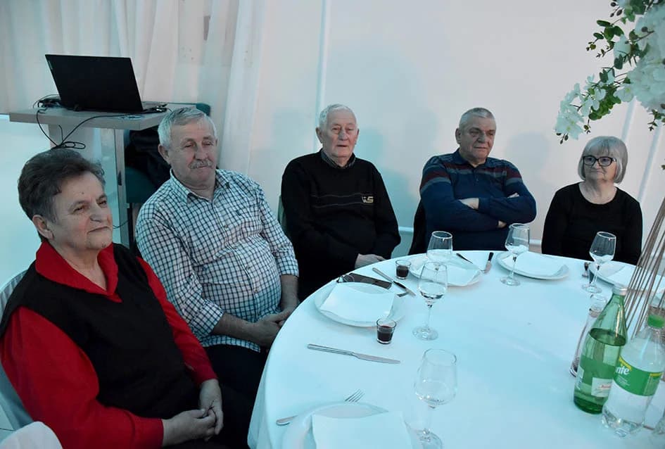 Zaplesali parovi sa 50 i više godina braka