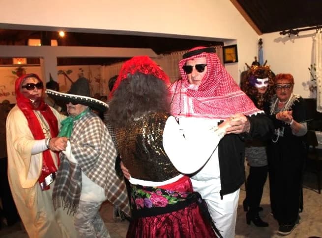 Uz pjesmu i ples pleternički umirovljenici pod maskama održali pokladnu zabavu