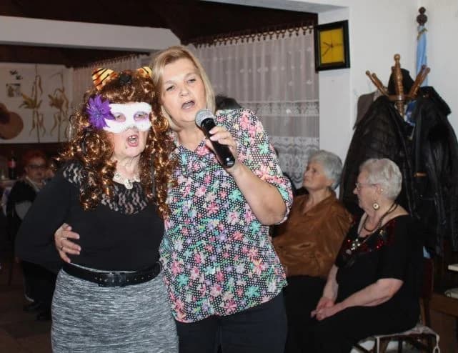 Uz pjesmu i ples pleternički umirovljenici pod maskama održali pokladnu zabavu