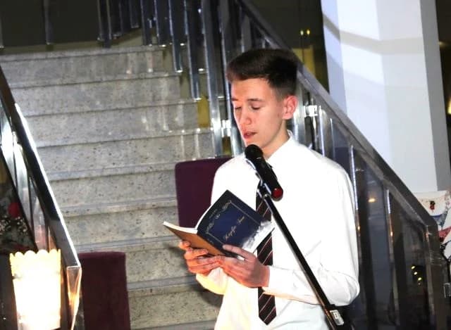 VALENTINOVO U PLETERNICI: Održana večer ljubavne poezije „Kaplja sna“