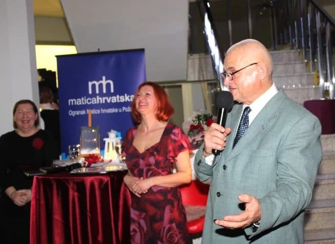 VALENTINOVO U PLETERNICI: Održana večer ljubavne poezije „Kaplja sna“