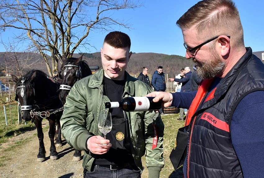 RADNICI ZAGREBAČKOG HOTELA ESPLANADE BORAVILI U KUTJEVU: Ugostila ih obitelj Krauthaker