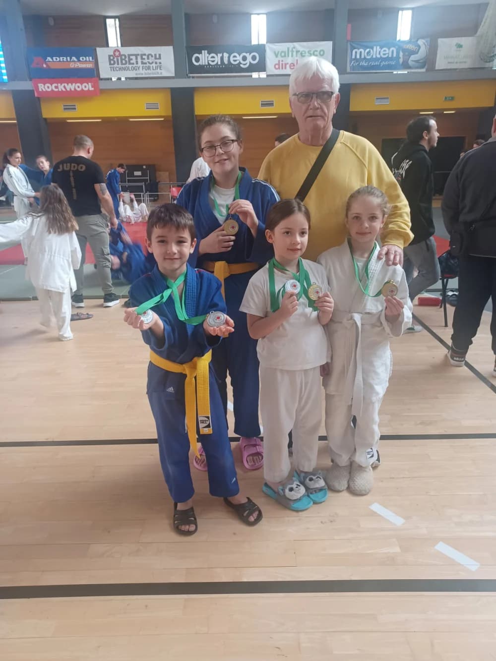 Četiri natjecatelja osvojila čak šest medalja-Marta Komušanac, Lucija Mihović i Matea Špehar primile zlato