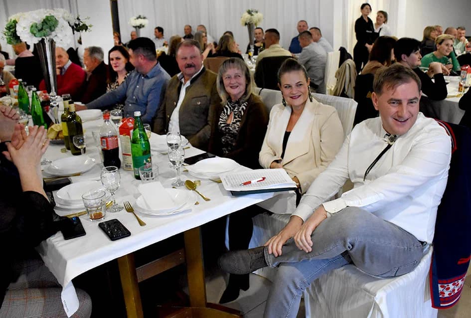 Lovci se veselili uz Ivana Štivića i Paore, bogatu tombolu i zanimljive igre