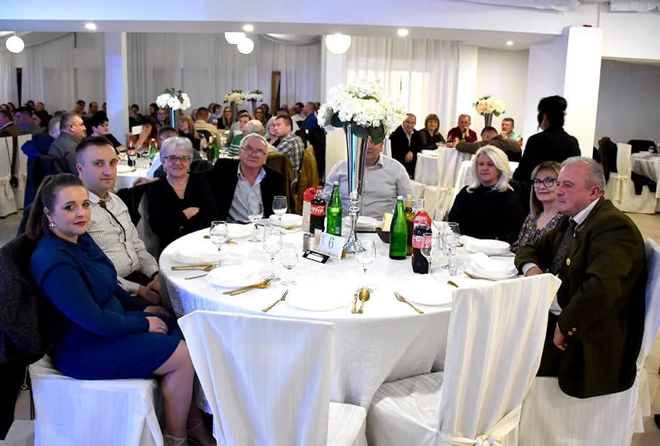 Lovci se veselili uz Ivana Štivića i Paore, bogatu tombolu i zanimljive igre