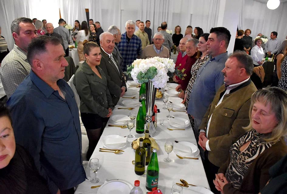 Lovci se veselili uz Ivana Štivića i Paore, bogatu tombolu i zanimljive igre