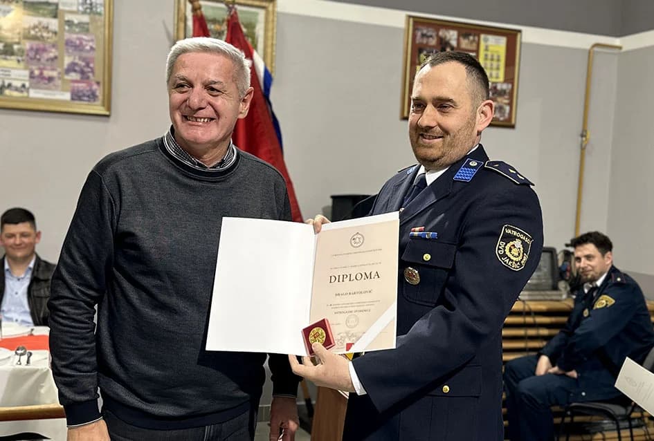 Spomenice za 40 godina u vatrogastvu primili Dubravko Tomašević, te Slavko i Drago Bartolović