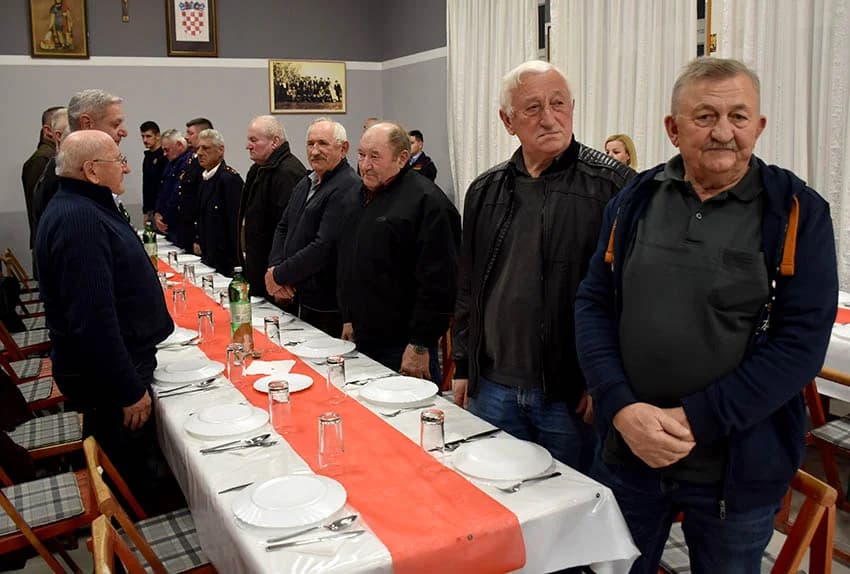 Spomenice za 40 godina u vatrogastvu primili Dubravko Tomašević, te Slavko i Drago Bartolović