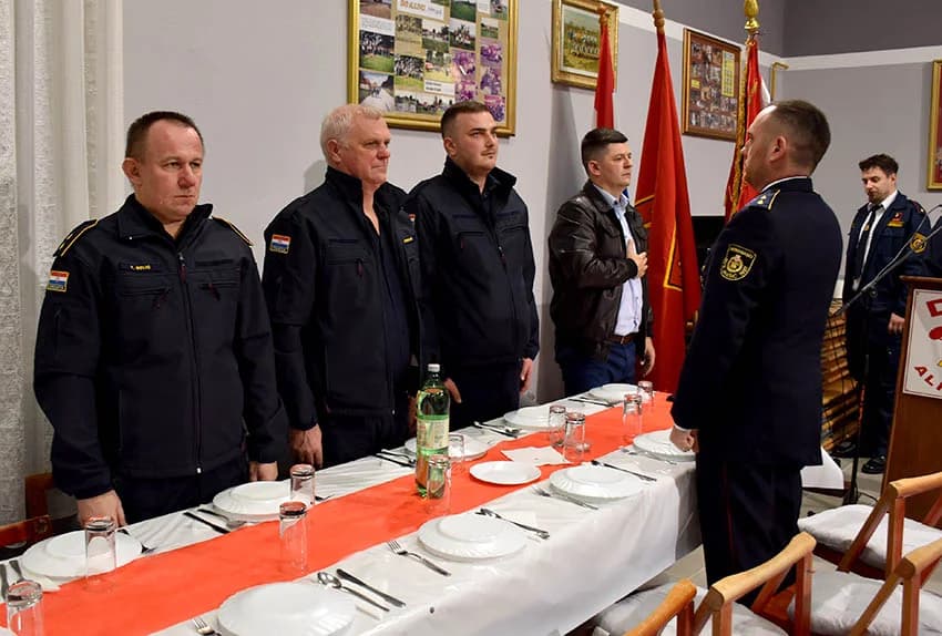 Spomenice za 40 godina u vatrogastvu primili Dubravko Tomašević, te Slavko i Drago Bartolović